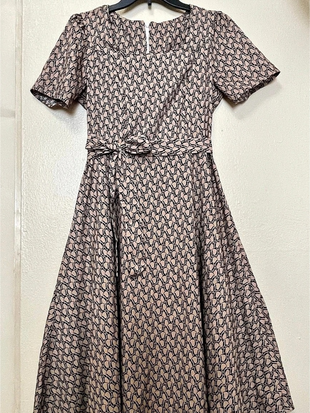 Vestido | Geometric Midi Dress in Pink & Black Like New